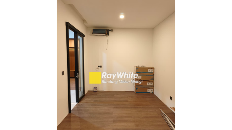 Rumah Riverside Residence Minimalis Modern