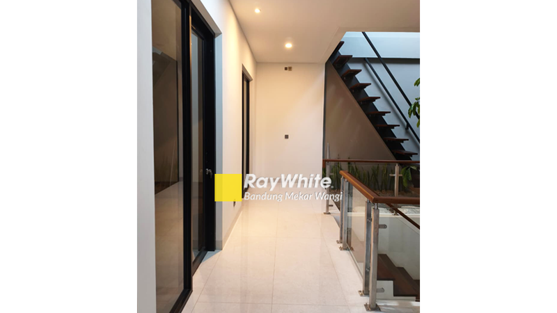 Rumah Riverside Residence Minimalis Modern