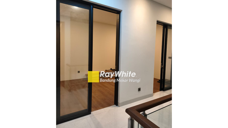 Rumah Riverside Residence Minimalis Modern