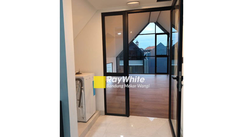 Rumah Riverside Residence Minimalis Modern