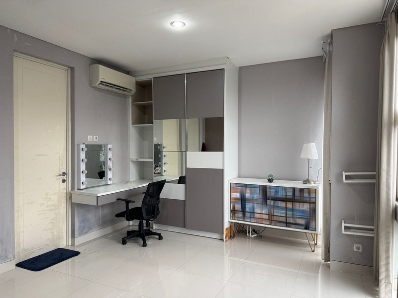 Jual Rumah semi furnish siap huni Pakuwon City