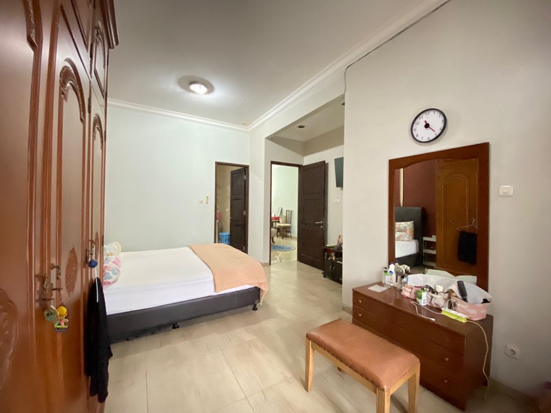 Cilandak belakang highscope tb simatupang rumah private swimpool