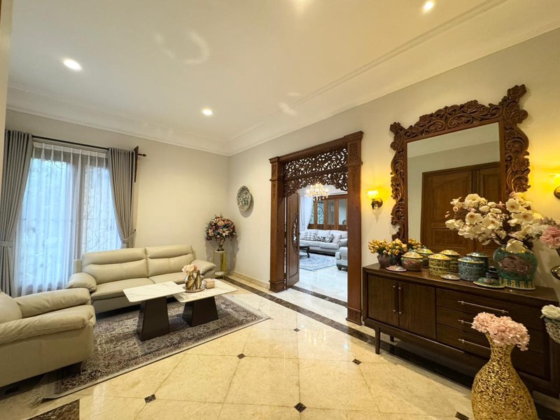 Rumah Castle Puspita Loka Bsd City