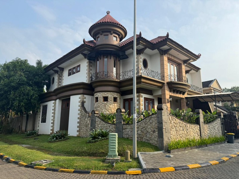 Rumah Castle Puspita Loka Bsd City