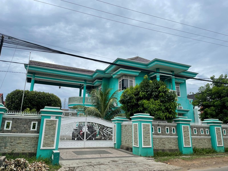 Rumah mewah dua lantai dijalan Sultan Haji Sepan Jaya Kedaton Bandarlampung