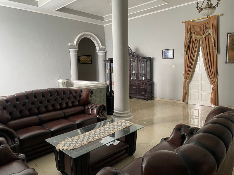 Rumah mewah dua lantai dijalan Sultan Haji Sepan Jaya Kedaton Bandarlampung