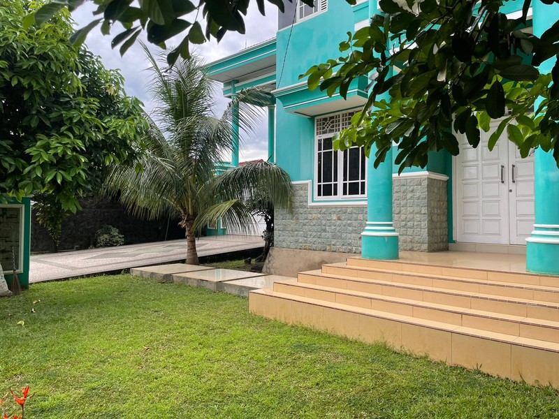 Rumah mewah dua lantai dijalan Sultan Haji Sepan Jaya Kedaton Bandarlampung