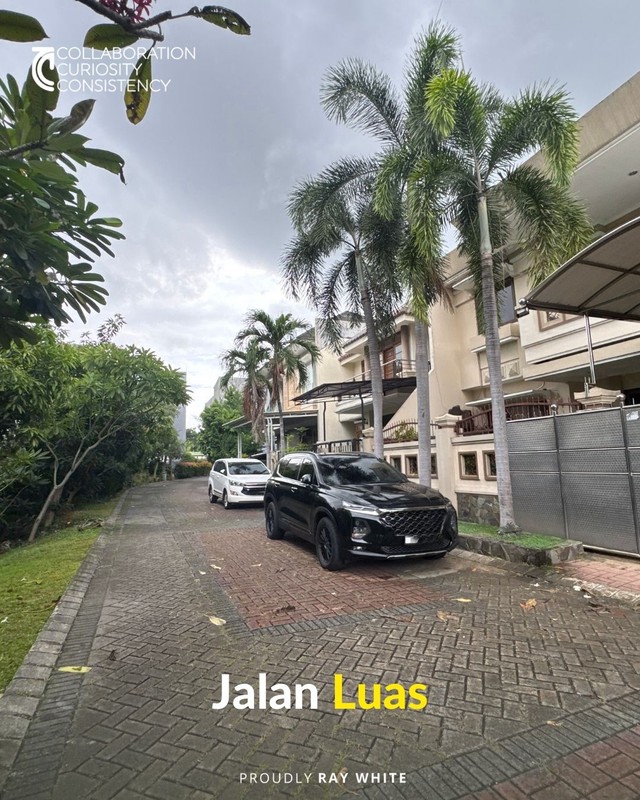 jual rumah mewah + Pool, selangkah dari G Walk Citraland Surabaya