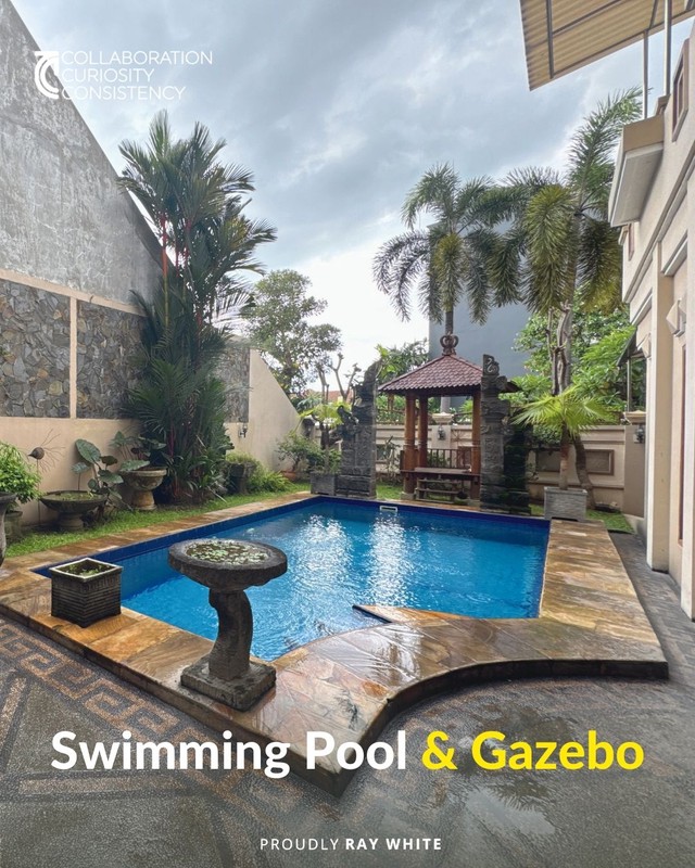 jual rumah mewah + Pool, selangkah dari G Walk Citraland Surabaya