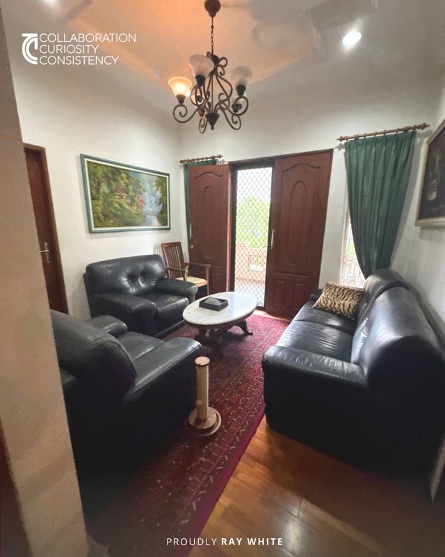 jual rumah mewah + Pool, selangkah dari G Walk Citraland Surabaya