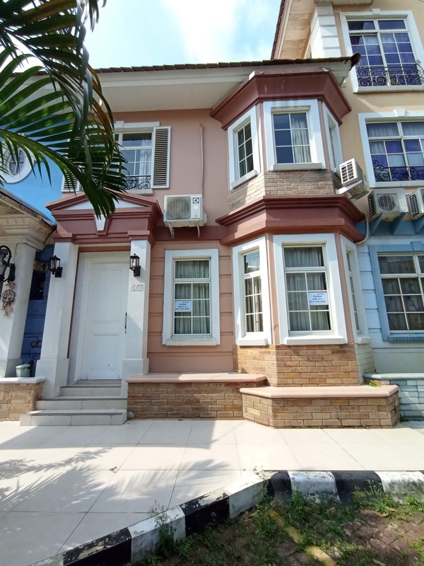 Disewakan townhouse cantik dan Full furnish di Taman Paris 1 - Lippo Karawaci