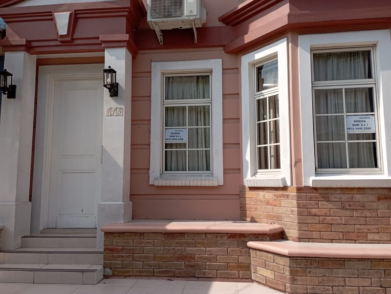 Disewakan townhouse cantik dan Full furnish di Taman Paris 1 - Lippo Karawaci