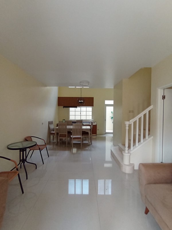 Disewakan townhouse cantik dan Full furnish di Taman Paris 1 - Lippo Karawaci
