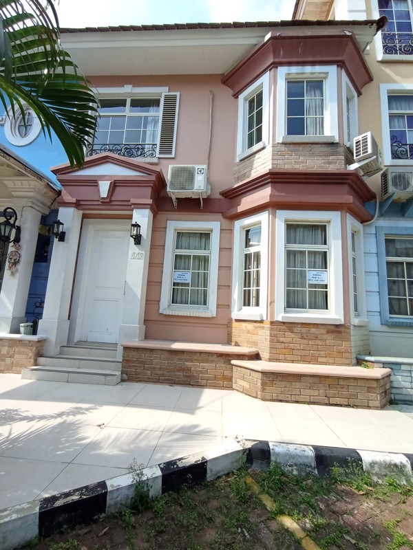 Disewakan townhouse cantik dan Full furnish di Taman Paris 1 - Lippo Karawaci