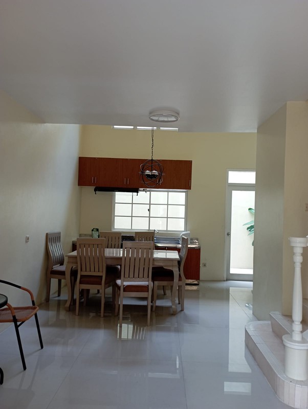 Disewakan townhouse cantik dan Full furnish di Taman Paris 1 - Lippo Karawaci