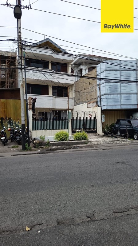 Disewakan Rumah Pusat Kota di Jalan Kedungsari Surabaya