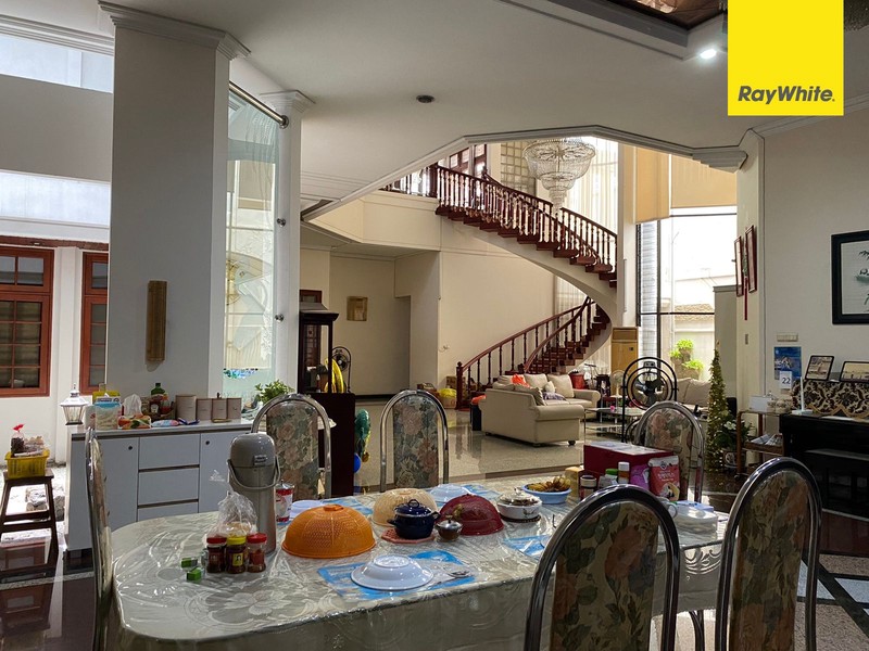 Dijual Rumah Pusat Kota di Jalan Cempaka Surabaya