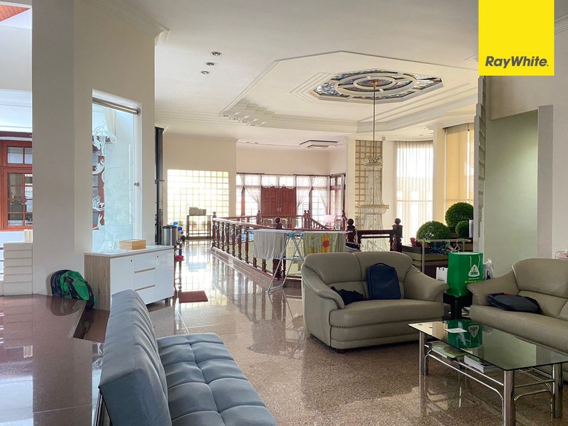 Dijual Rumah Pusat Kota di Jalan Cempaka Surabaya