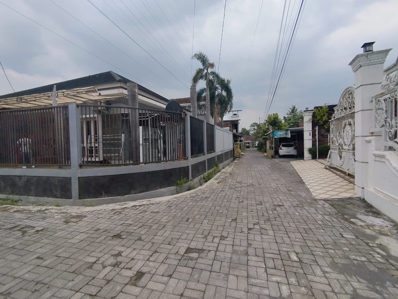 Dijual Rumah Mewah Luas 1158 Meter Persegi Cocok untuk Hunian, Kantor, atau Gudang, Trihanggo, Gamping, Sleman