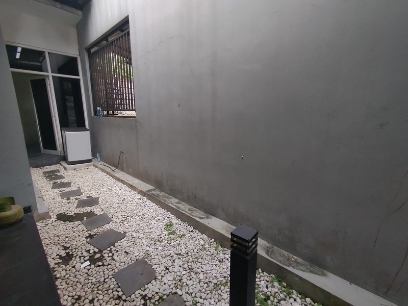 Dijual Rumah Mewah Luas 1158 Meter Persegi Cocok untuk Hunian, Kantor, atau Gudang, Trihanggo, Gamping, Sleman