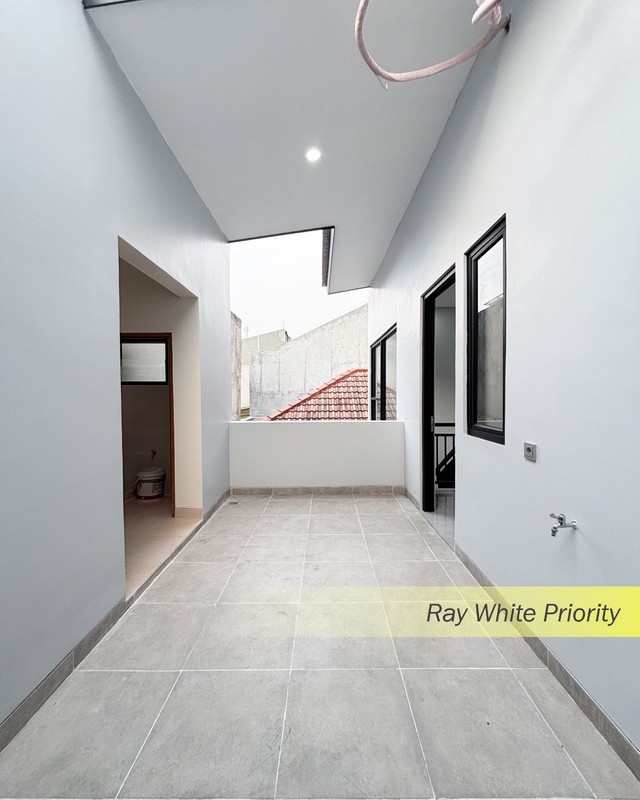 RUMAH MODERN MINIMALIS DI BSD, TANGERANG SELATAN