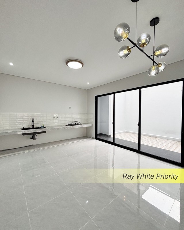 RUMAH MODERN MINIMALIS DI BSD, TANGERANG SELATAN