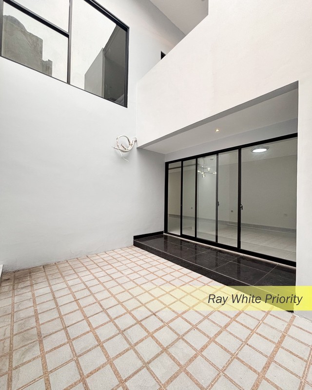 RUMAH MODERN MINIMALIS DI BSD, TANGERANG SELATAN