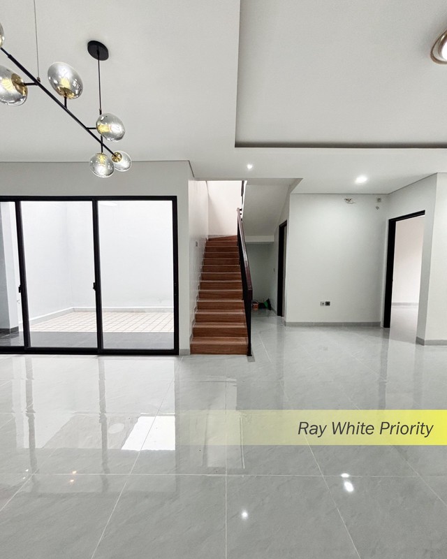 RUMAH MODERN MINIMALIS DI BSD, TANGERANG SELATAN