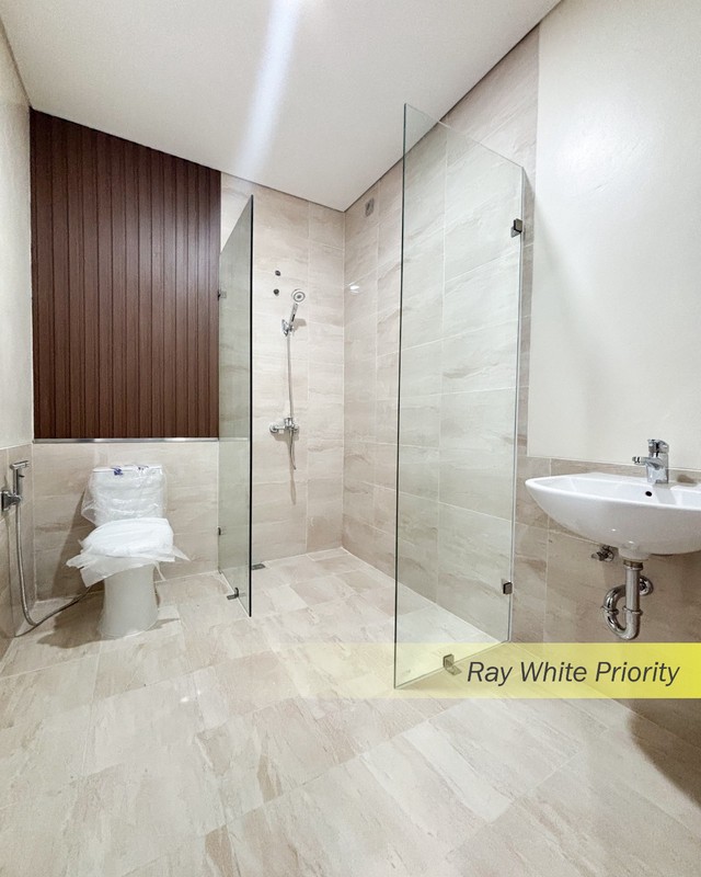 RUMAH MODERN MINIMALIS DI BSD, TANGERANG SELATAN