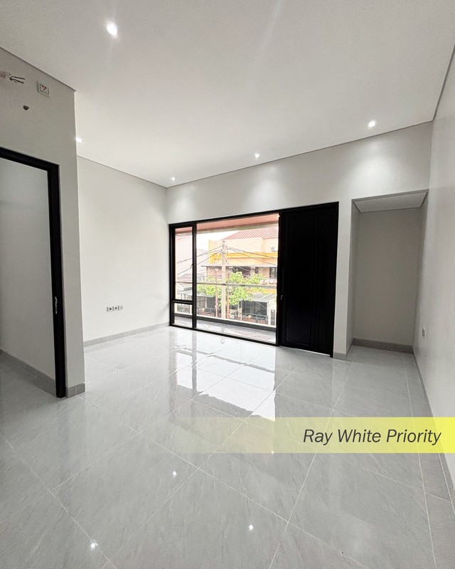 RUMAH MODERN MINIMALIS DI BSD, TANGERANG SELATAN