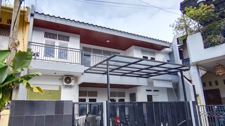 Rumah bagus baru renovasi, bebas banjir 2 Lantai, lokasi strategis di Pondok Jaya Bintaro