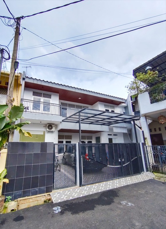 Rumah bagus baru renovasi, bebas banjir 2 Lantai, lokasi strategis di Pondok Jaya Bintaro