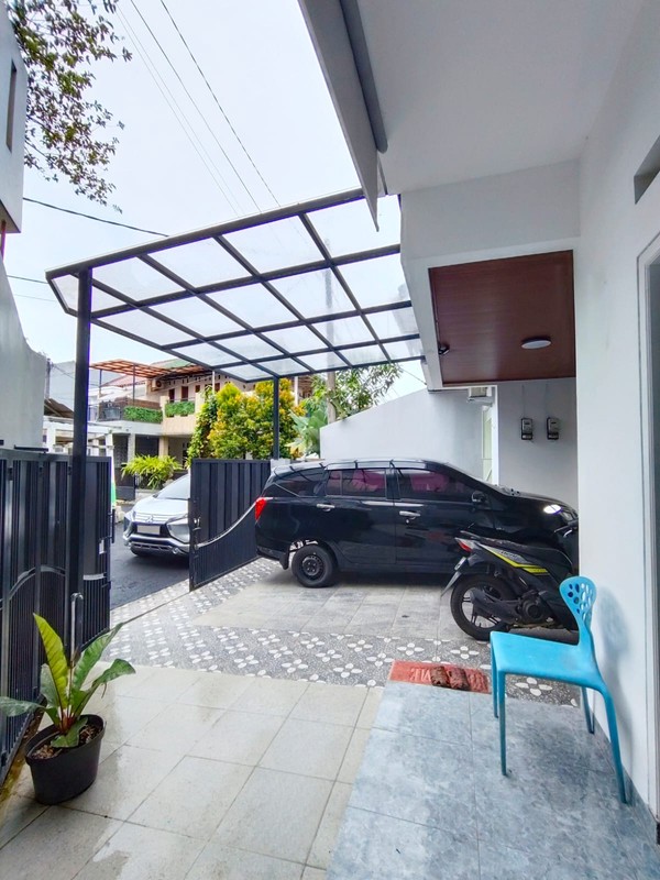 Rumah bagus baru renovasi, bebas banjir 2 Lantai, lokasi strategis di Pondok Jaya Bintaro