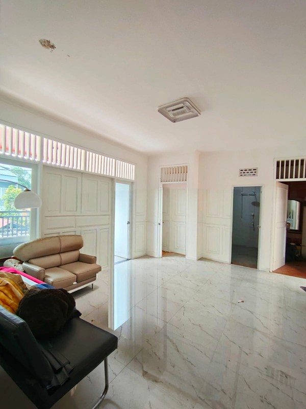 Rumah bagus baru renovasi, bebas banjir 2 Lantai, lokasi strategis di Pondok Jaya Bintaro