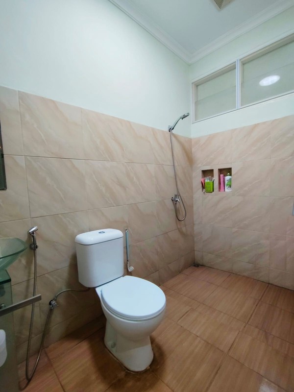 Rumah bagus baru renovasi, bebas banjir 2 Lantai, lokasi strategis di Pondok Jaya Bintaro