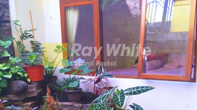 Rumah Mewah di Komplek Nusasari Kota Cimahi