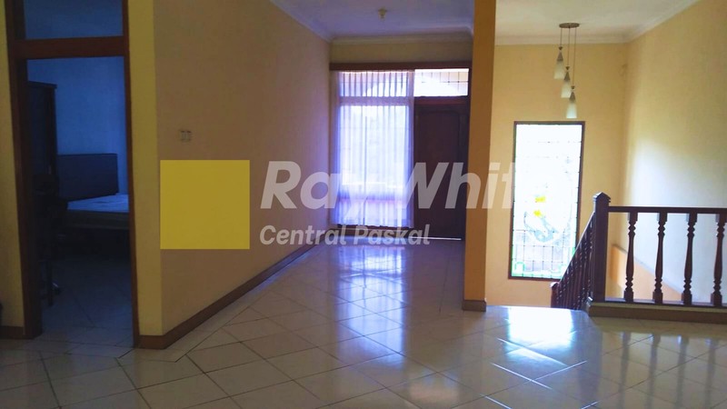 Rumah Mewah di Komplek Nusasari Kota Cimahi