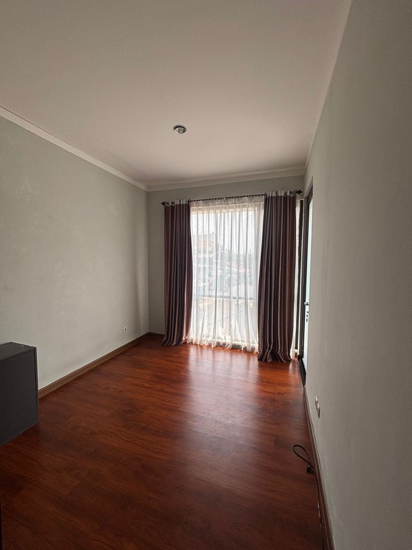 Rumah HOOK di Serua Ciputat SHM dalam Cluster KT 3 KM 3