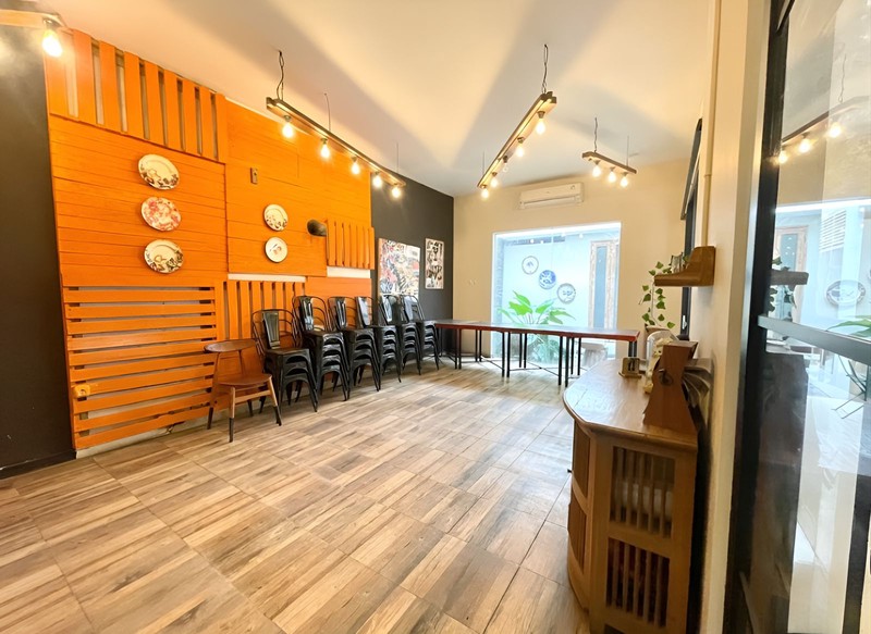 FOR RENT! Ruang Usaha Cocok Untuk Resto / Coffeeshop di Cinere