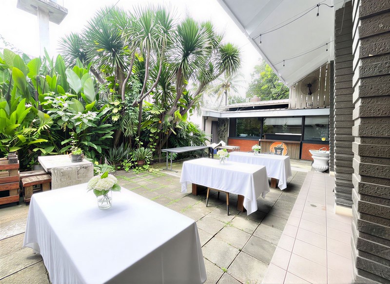 FOR RENT! Ruang Usaha Cocok Untuk Resto / Coffeeshop di Cinere