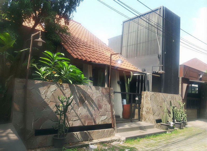 FOR RENT! Ruang Usaha Cocok Untuk Resto / Coffeeshop di Cinere