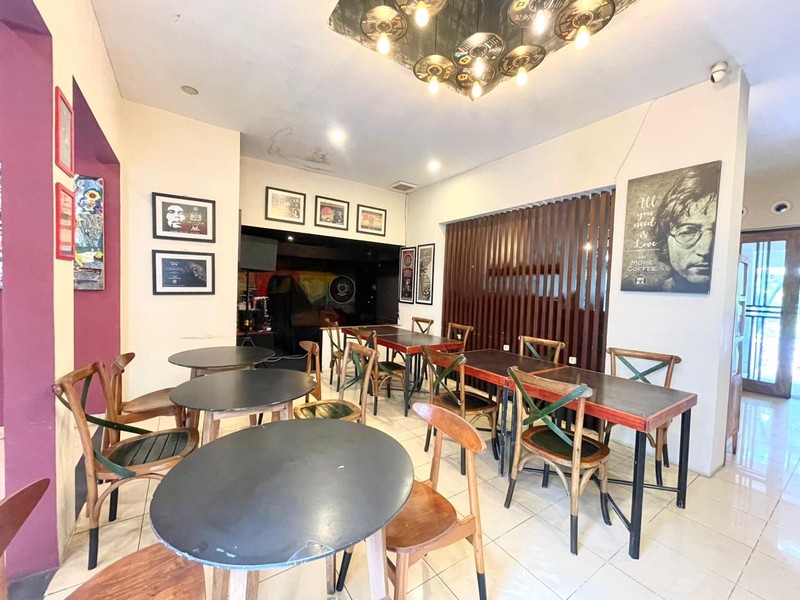 FOR RENT! Ruang Usaha Cocok Untuk Resto / Coffeeshop di Cinere