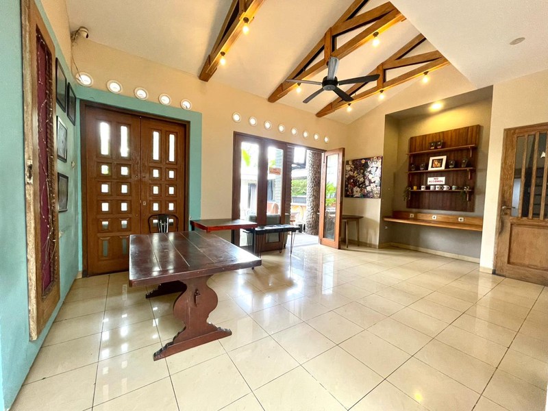 FOR RENT! Ruang Usaha Cocok Untuk Resto / Coffeeshop di Cinere