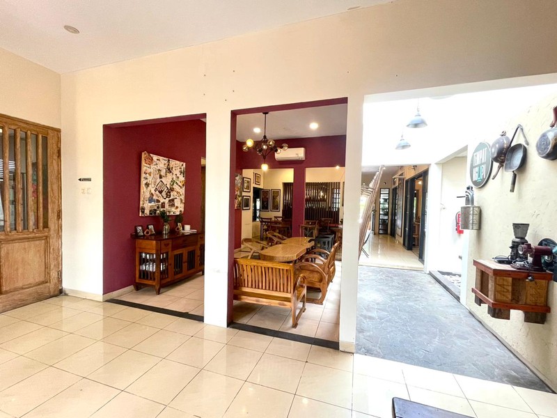 FOR RENT! Ruang Usaha Cocok Untuk Resto / Coffeeshop di Cinere