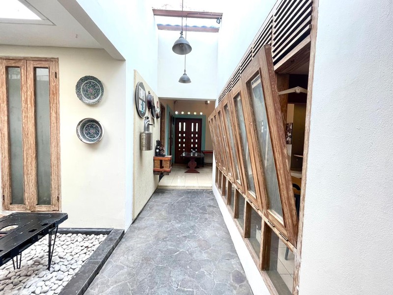 FOR RENT! Ruang Usaha Cocok Untuk Resto / Coffeeshop di Cinere