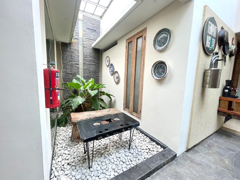 FOR RENT! Ruang Usaha Cocok Untuk Resto / Coffeeshop di Cinere