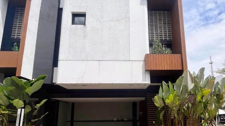 Flash Sale. Rumah modern Favoury House, Serpong