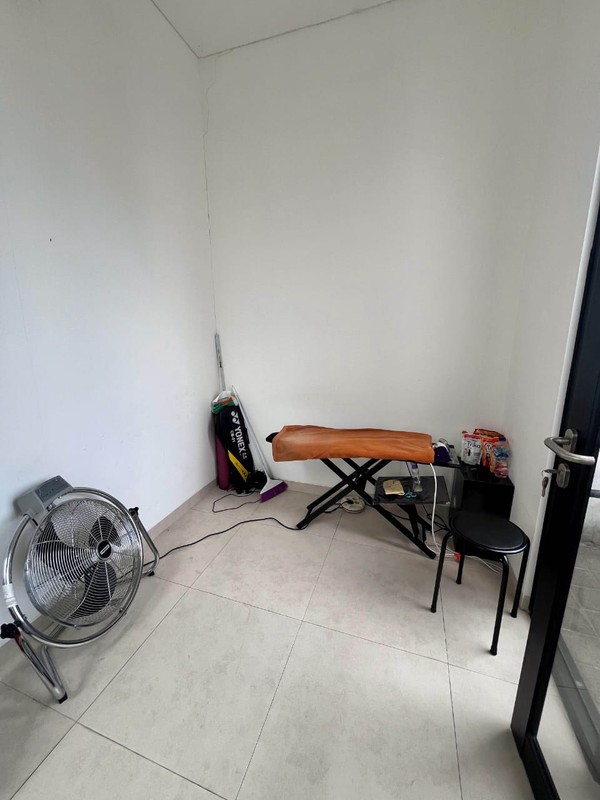 Flash Sale. Rumah modern Favoury House, Serpong