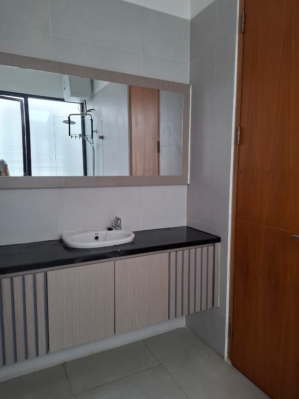 Flash Sale. Rumah modern Favoury House, Serpong