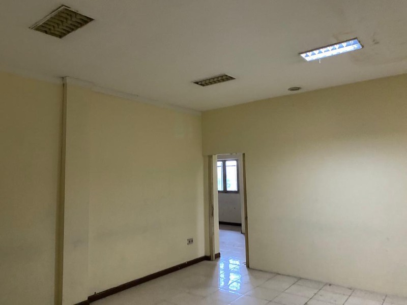 Ruko Gandeng 4 Lantai Cikarang, Parkir Luas, Siap Pakai  